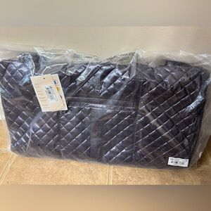 BRAND NEW!! REGULAR PRICE $175…Oliver Thomas weekender duffle